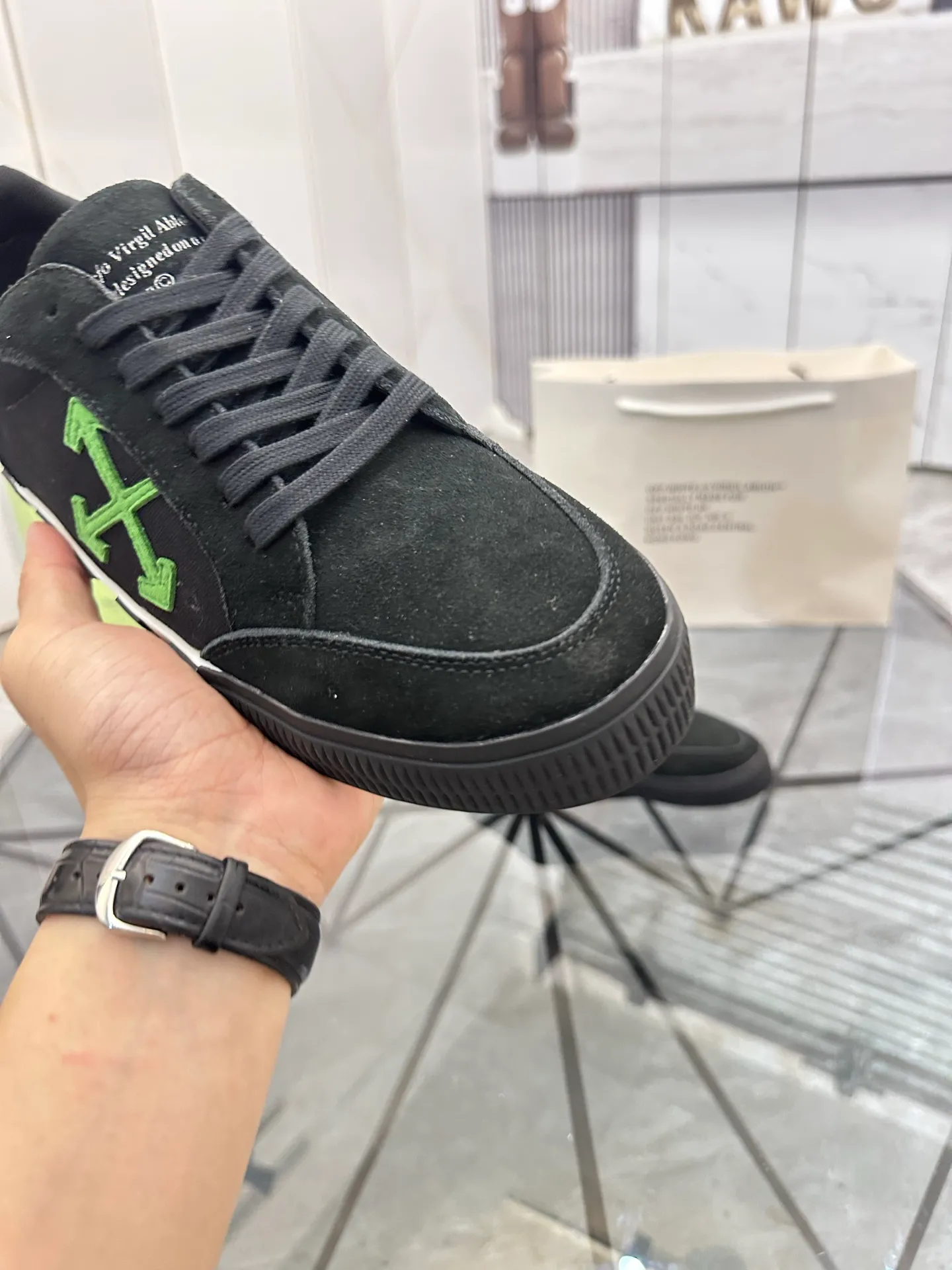 Selling men's shoes 💰: 💰P440¥ Product trademark: OFF WHITE * "OFF WHITE*" low-top casual shoes Regular size: 35-45 (can be customized to 46) Couple style Product materials: imported nubuck leather upper spliced ​​with original fabric, breathable lining, original outsole. No.: H203